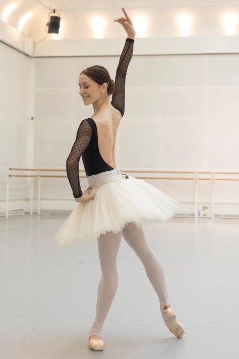 Marianela Nuñez in rehearsal for Don Quixote, The Royal Ballet © 2019 ROH. Photograph by Andrej Uspenski Marianela Nunez, Ballerina Photography, Inspo Wall, Ballet Stuff, Dance Motivation, Ballet Dance Photography, Ballet Aesthetic, Ballet Images, The Royal Ballet