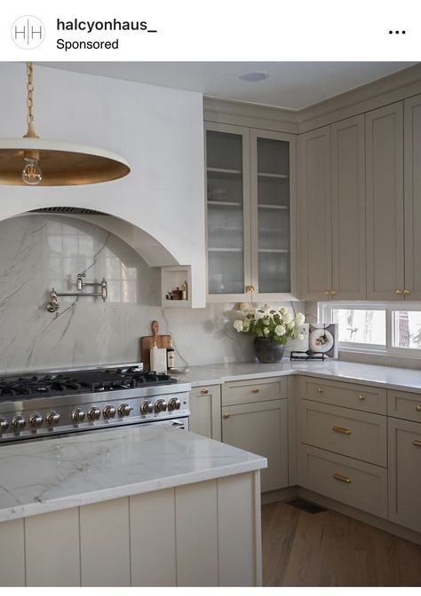 Range And Sink Same Wall, Arched Hood Vent, Arched Range Hood, Arched Marble Backsplash, Curved Marble Backsplash Kitchen, Arched Kitchen Range, Arched Oven Alcove, Curved Plaster Hood, Kitchen Breakfast Nooks