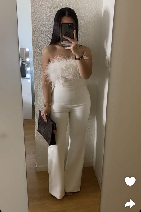 Birthday Dinner Outfit Modest, Hijabi Birthday Dinner Outfit, Kylie Jenner Dinner Outfit, Dinner Outfits Pregnant, Pregnancy Dinner Outfits, Birthday Dinner Outfit Classy, Dinner Outfit Classy, Emoji Stories, Birthday Dinner Outfit