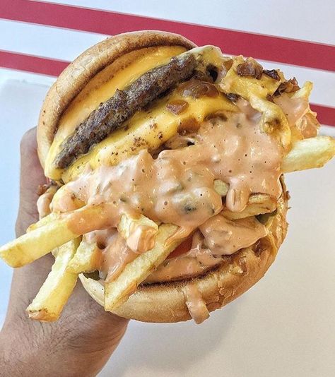 In'N'Out burger with animal style fries inside. Animal Style Fries, Future Chef, Food Goals, Food Obsession, Pretty Food, Food Cravings, Us Foods, Double Tap, I Love Food