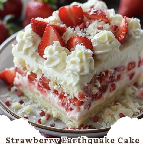 Strawberry Strawberry Earth Quack Cake, Strawberry Earthquake Cake, Mini Trifle Desserts, Earthquake Cake Recipes, Easy Cooking Ideas, Sweet Biscuits, Earth Cake, Earthquake Cake, Cake Mix Ingredients