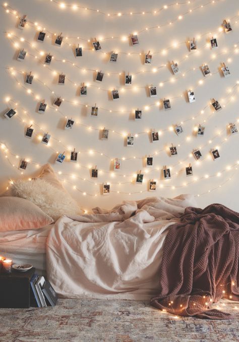 The best thing about fairy lights is that you just can’t go wrong. Put up as many or as little as you like, display them in any way you like and you will add an instant touch of magic to your child’s room. It couldn’t be easier! Design Ložnic, Teenage Room Decor, Hiasan Bilik Tidur, Room Goals, Bedroom Goals, Teen Room, Teen Bedroom, Dream Rooms, Bedroom Lighting