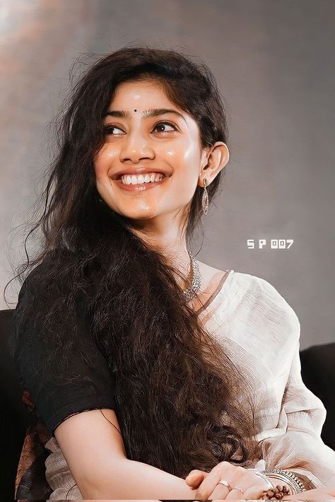 sai pallavi hd images wallpaper 4k full Sai Pallavi Hd Images, Sai Pallavi, Indian Photoshoot, Cute Love Couple Images, Girl Body, The Trend, Image Hd, Hd Images, Girly Photography