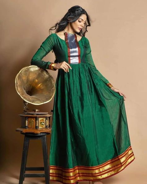 Silk Kurti Designs, Long Gown Design, Simple Kurta Designs, Long Kurti Designs, Long Gown Dress, Long Dress Design, Indian Gowns Dresses, Kurti Designs Party Wear, Indian Gowns