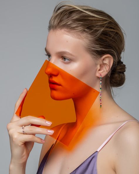 Diy Photoshoot Ideas, Acrylic Plastic Sheets, Colored Plexiglass, Contrast Photography, Rings And Bracelets, Portrait Editorial, Beauty Creations, Beauty Shoot, Colorful Portrait