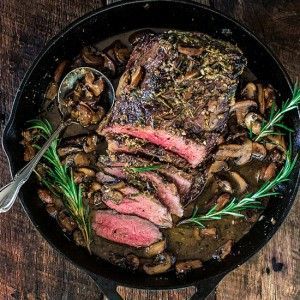 A delicious and fragrant Rosemary and Garlic Roast Beef to serve for the holidays or at your next dinner party! Garlic Roast Beef, Garlic Roast, Best Mac N Cheese Recipe, Best Mac And Cheese, Easter Dinner Recipes, Roast Beef Recipes, Where's The Beef, Dinner Party Ideas, Dinner Party Recipes