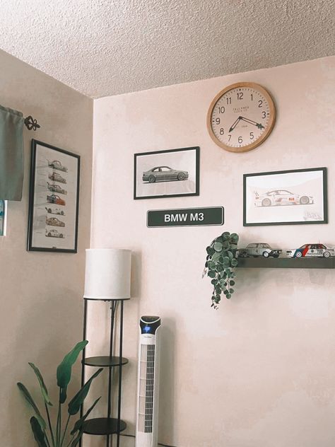 Car Decor Living Room, Car Room Ideas For Men, Car Themed Apartment, F1 Aesthetic Bedroom, Car Bedroom Ideas For Men, Car Living Room Decor, Car Themed Room Aesthetic, Modern Car Bedroom, Car Themed House