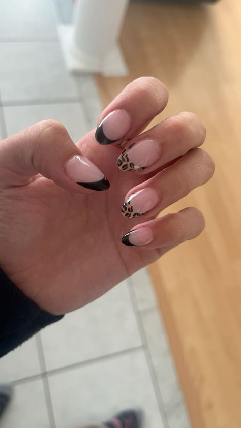 Cute Nails Acrylic Cheetah Print, Nail Almond Shape Ideas, Nail Ideas Not French Tip, Black Almost Nails, Black Camo Nails, Nail Inspo 11-12 Yo, Baddie Nails Acrylic Short Almond, Nails With A Lot Of Designs, Nail Types Acrylics