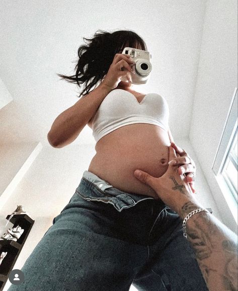 Toddler Kissing Pregnant Belly, Two Months Pregnant Bump, Cute Pregnant Couples, 6 Month Baby Bump, Pregnant Women Aesthetic, Young Pregnancy Aesthetic, 1 Month Pregnant Belly, Baby Bumps Aesthetic, Pregnant Latina