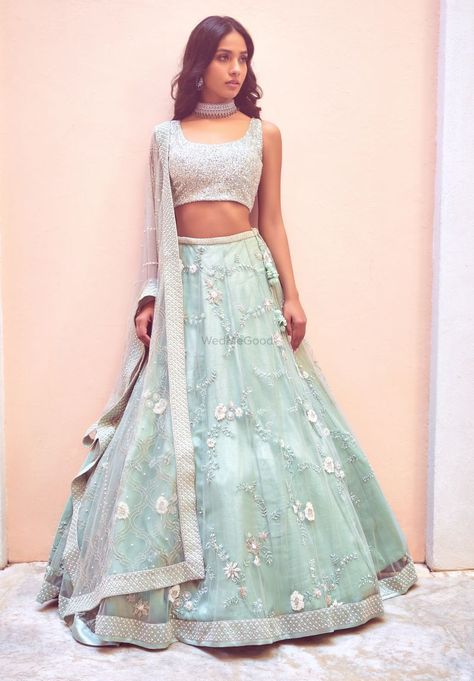 Green Bridal Lehenga, Tulle Lehenga, Lehenga Inspiration, Chintz Pattern, Checkered Blouse, Organza Lehenga, Green Tulle, Green Lehenga, Indian Look