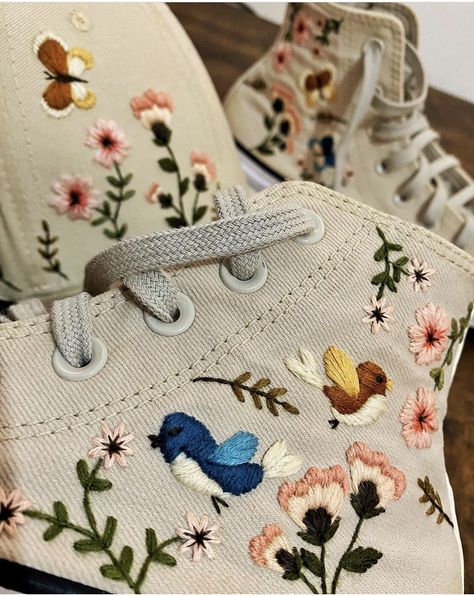 Embroidered Shoes Diy Patterns, Embroided Shoes, Embroidered Wedding Shoes, Flower Sneakers, Wildflower Embroidery, Custom Wedding Shoes, Embroidered Converse, Cute Converse, Wedding Sneakers