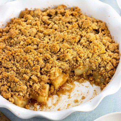 Pear And Blueberry Crumble, Pear Crumble Recipe Simple, Lemon Buttermilk Cake Recipe, Apple Pear Crumble, Impressive Fall Desserts, Pear Crumble Recipe, Banana Crumble, Witch Recipes, Crisp Topping