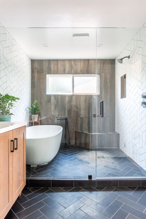 10 Bathrooms With Beautiful Wet Rooms Wet Room Bathroom, Bathroom With Tub, Open Showers, Orange Bathrooms, Glass Shower Enclosures, Suite Bathroom, Bathroom Redesign, Modern Farmhouse Bathroom, Wet Room