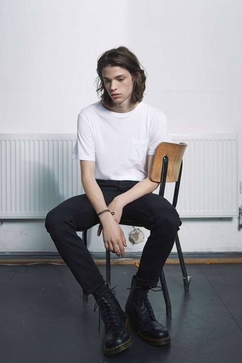 erin mommsen Erin Mommsen, Sitting Poses, Jane Birkin, Napoleon Hill, Trik Fotografi, Alexa Chung, Long Hair Styles Men, Kristen Stewart, Poses For Men