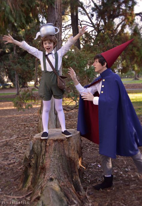 Over the Garden Wall from last Winter Sac Anime  Wirt - pumpkinetics  Beatrice - heartenedsoldier  Greg - heartenedsoldier’s little brother #GardenWall Over The Garden Wall Costume, Epic Cosplay, Over The Garden Wall, Cosplay Tips, Fantasias Halloween, Poses References, Amazing Cosplay, People Dress, Best Cosplay