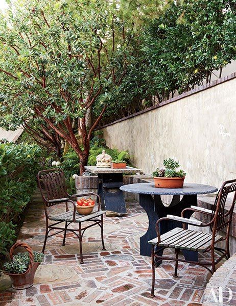 Give yourself a good reason to get out of bed with these brilliant breakfast nook ideas Daybed Outdoor, Poolside Dining, Brick Patio, Outdoor Space Design, Future Garden, Outdoor Living Rooms, Breakfast Nook, Outdoor Rooms, Architectural Digest