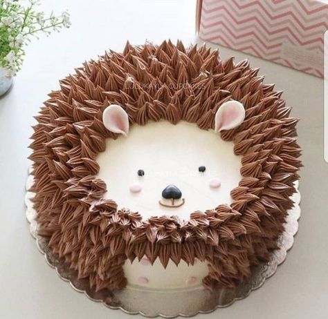 Woodlands Dessert Ideas: Fox Cookies, Bear Cakes and More! Woodlands desserts and goodies are the icing on the cake of a good Woodlands party. I'm sharing fun ideas for Woodland desserts today. #parties #desserts #woodlands #baking #kidbirthday #birthdays Hedgehog Cake, Animal Cakes, Fox Cookies, Animal Cake, Cupcake Cake, Bear Cakes, Fancy Cakes, Pretty Cakes, Creative Cakes