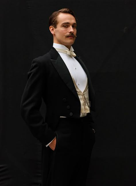 Tom as Potty Perowne Mens 50s Hairstyles, Parade's End, Victorian Men, Tom Mison, Victorian Man, Character Inspiration Male, Period Outfit, Tuxedo For Men, Edwardian Era