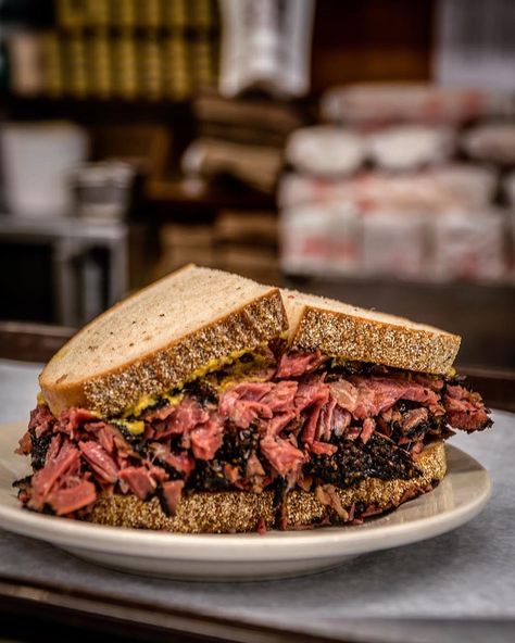 Katz Deli, Katz's Delicatessen, Lower East Side Nyc, Clean Chicken, Pastrami Sandwich, Edible Food, Dinner Appetizers, Best Sandwich, Food Out