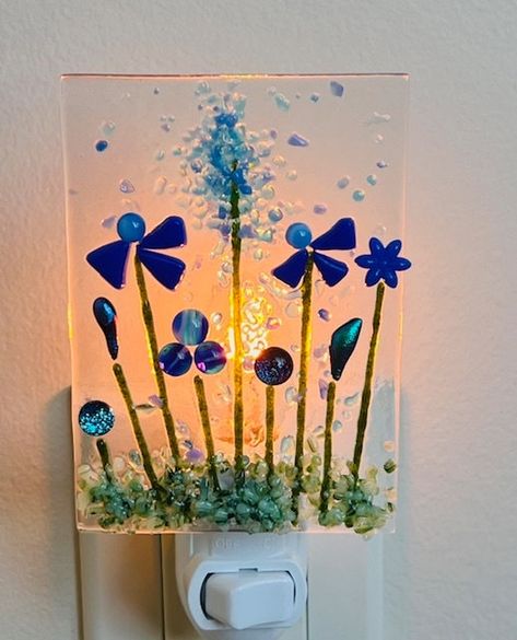 Fused Glass Night Lights, Diy Night Light, Flower Night, Stained Glass Night Lights, Glass Fusion Ideas, Fused Glass Artwork, Fused Glass Ornaments, Glass Fusion, Resin Projects