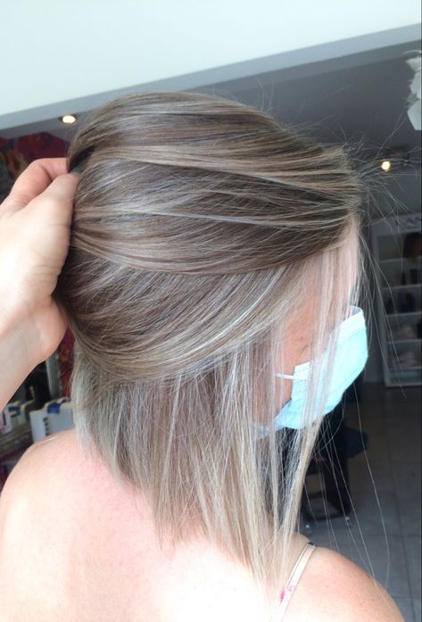 Micro Highlights Blondes, Baby Lights Cenizo, Short Hair Babylights, Micro Highlights, Baby Lights Hair, Donut Candles, Hair Ideas Medium Length, Gorgeous Hair Color, Blending Gray Hair