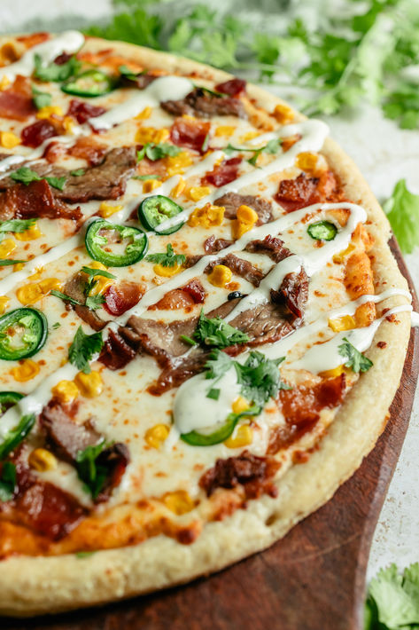 Craving a unique and delicious pizza combination? Look no further! This Home Run Inn Pizza is loaded with juicy steak, sweet corn, crispy bacon, and spicy jalapeños for a flavor explosion in every bite. Perfect for pizza night or any time you want to impress your taste buds. Try this mouthwatering recipe today and hit a home run with your family and friends! All Meat Pizza, Unique Pizza Ideas, Home Run Inn Pizza, Asparagus Pizza, Summer Pizza, Caprese Pizza, Grilled Pizza Recipes, Homemade Pizza Recipe, Dinner Pizza