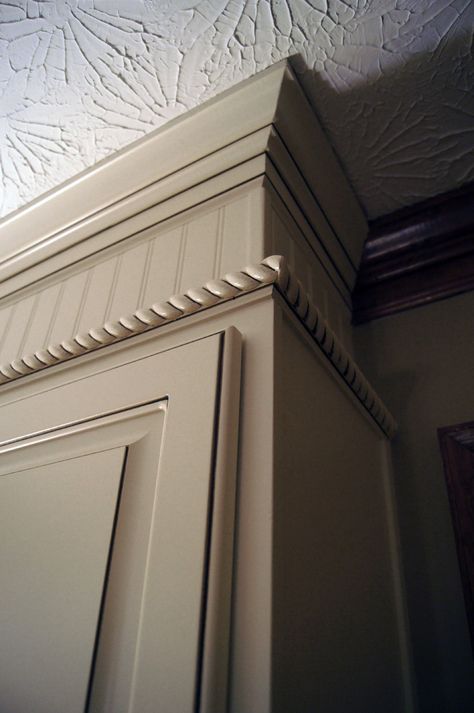 Cabinet Soffit, Cabinet Moulding, Extend Kitchen, Soffit Ideas, Moulding Ideas, Kitchen Soffit, Cabinets To Ceiling, Above Cabinets, Above Kitchen Cabinets