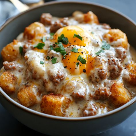 Breakfast lovers! If you're in the mood for a hearty, comforting meal to start your day, this Easy Tater Tot Breakfast Bowl with Sausage Gravy is exactly what you need. Breakfast Turkey Sausage Recipes, Tater Tot Breakfast Casserole With Sausage Gravy, Breakfast Sausage Bowl, Tater Tot Breakfast Bowl, Breakfast Sausage Ideas, Tater Tot Breakfast Bowl With Sausage Gravy, Breakfast Stew, Tator Tot Sausage Casserole Breakfast, Tater Tot Sausage Breakfast Bowl