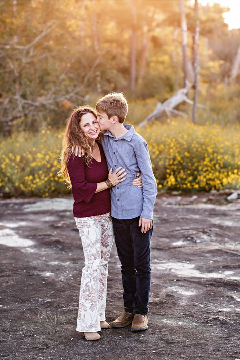 Picture Poses For Mom And Son, Older Son And Mom Pictures, Mom Older Son Photoshoot, Mom And Grown Son Photo Ideas, Mother And Older Son Photoshoot, Mom And Older Sons Photoshoot, Family Photos With Older Boys, Mother Son Photoshoot Older, Mother And Son Poses Photo Ideas