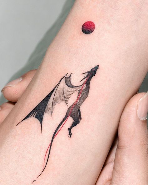 Cute Small Tattoo Ideas, Cute Dragon Tattoo, Unique Sister Tattoos, Celtic Dragon Tattoos, Small Dragon Tattoos, Dragon Tattoo For Women, Wicked Tattoos, Fantasy Tattoos, Small Tattoo Ideas