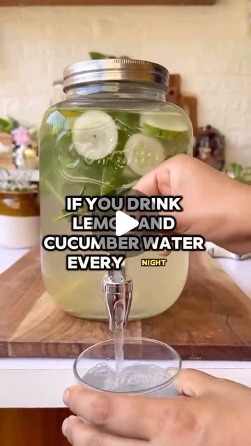 Weight Loss - Plan & Tips on Instagram: "Lemon and cucumber water is definitely a refreshing choice! It’s hydrating and can help flush out toxins.  Lemon and cucumber water offers several benefits:  1. Hydration 2. Antioxidants 3. Detoxification 4. Skin health 5. Weight management  Save it or lose it  Follow @wlstips for more homemade recipes  .  .  . #lossweight #weightloss #ᴡᴇɪɢʜᴛʟᴏssᴊᴏᴜʀɴᴇʏ #plantbased #plantbaseddiet #naturalsolutions #loseweightnaturally #loseweightfast #loseweightathome #wellness #weightlossgoals #weightgoals #shedpounds #flatstomach #flattummy #flatbelly #losefat #loseweightfast #losepoundsfast #nutrientboost #healthyliving #reduceweight #reduceweightnaturally #reduceweightnow #detoxdrink #healthyliving #hydrationnation #lemoncucumberwater #refreshingrevitalization" Corn Fritter, Cucumber Lemon Water, Inflammation Recipes, Love Meditation, Fruit Diet, Healthy Remedies, Detox Smoothie Recipes, Cucumber Water, Health Post