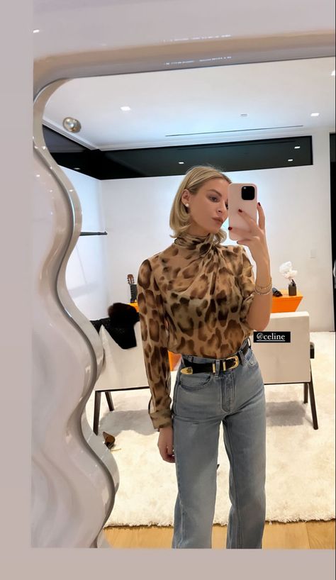 Morgan stewart outfit january 2024 Morgan Stewart Street Style, Morgan Stewart Style 2024, Morgan Stewart Outfits, Morgan Stewart Hair, Morgan Stewart Style, Oversized Outfit Ideas, Florida Fall, Morgan Stewart, Minimalist Street Style