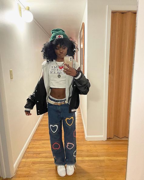 Baggy pants fit with baby tee and beanie. Silver jewelry accessories. Mirror picture. Afro With Beanie, Baggy Pants Fit, Beanie Outfit, Silver Jewelry Accessories, Streetwear Fits, Fits Inspo, Crop Top Outfits, Baggy Pants, Black Women Fashion