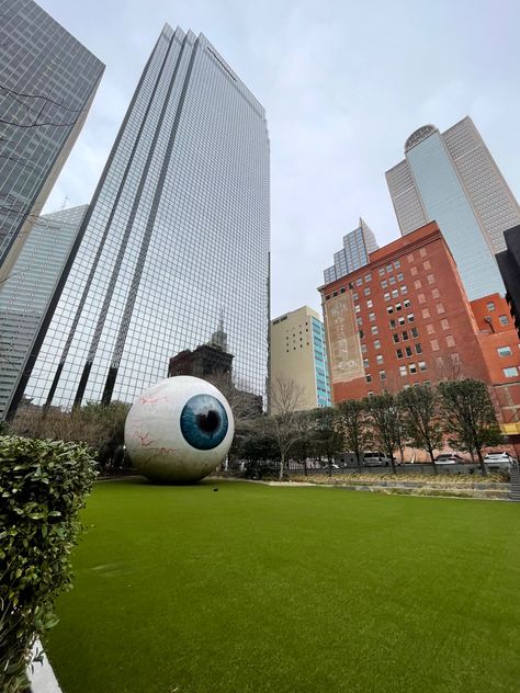 #sculpture #eye #eyeball #downtown #cityscape #dallas #texas #urban #giant #visit #visitdallas #art #artwork Giant Eyeball, Visit Dallas, Dallas Texas, Dallas Tx, Art Artwork, Cityscape, Tattoo Ideas, Places To Go, Dallas