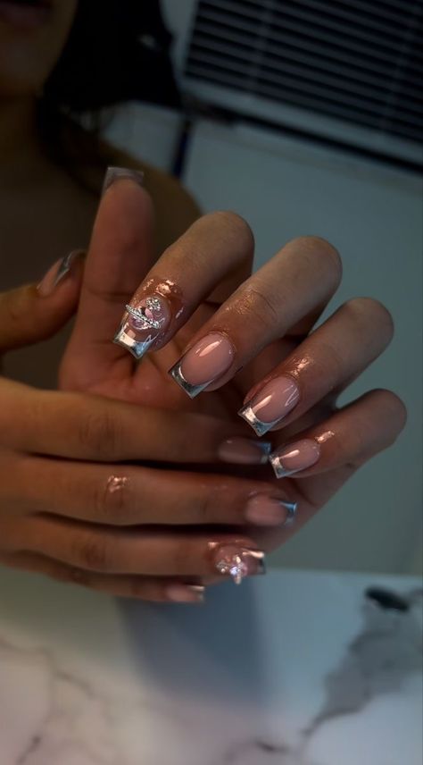 Cute Shirt Nail Ideas, Médium Nails, Sliver Nails Ideas, Short Bling Nails, Instagram Threads, Hard Nails, Drip Nails, Colored Acrylic Nails, Work Nails