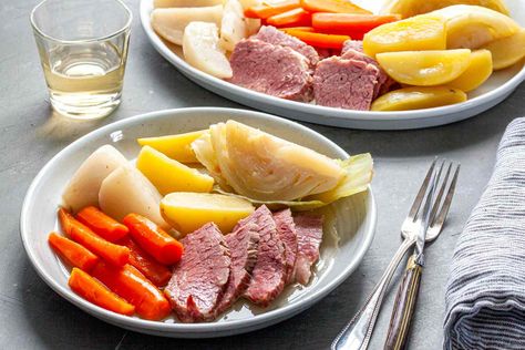 A New England boiled dinner with corned or fresh beef brisket, cabbage, carrots, and potatoes is a cozy one-pot meal that can also be made in the slow cooker. Boiled Dinner Recipe, Jiggs Dinner, New England Boiled Dinner, England Recipes, Spaghetti With Ground Beef, Boiled Dinner, Corned Beef Brisket, Corn Beef And Cabbage, Cabbage Recipes