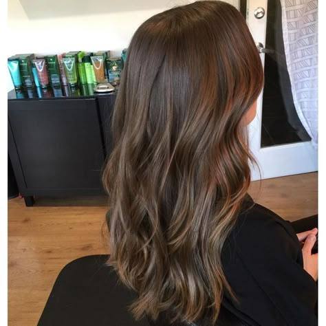 Hairstyle Brunette, Natural Brunette, Brown Hairstyles, Subtle Balayage, Brown Hair Inspo, Brunette Balayage, Brunette Balayage Hair, Brunette Color, Spring Hair