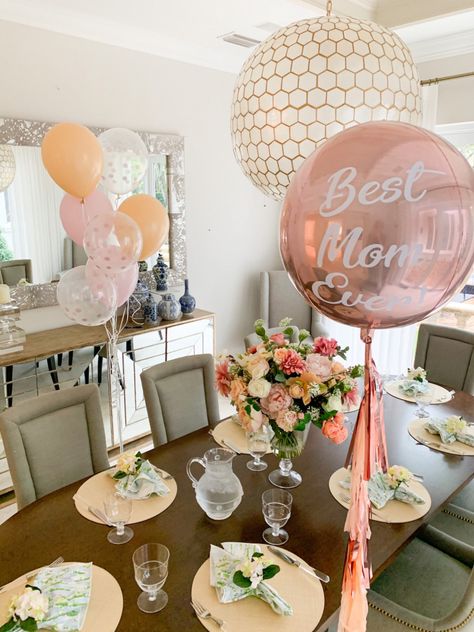 Mothers Day Decoration Ideas, Mother's Day Decorations, Fashionable Hostess, Mothers Day Balloons, Mother's Day Bouquet, Mother's Day Activities, Mom Party, Mothers Day Cake, Mothers Day Decor