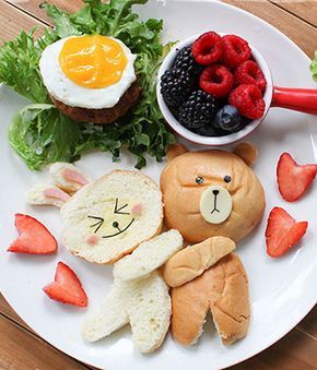 A whole lot of food art designs to make your kids smile, and hopefully eat their snacks. These incredible works of (food) art almost look too good to eat! Decorações Com Comidas, Food Art For Kids, Creative Food Art, Food Carving, God Mat, Kawaii Food, Fun Kids Food, Food Crafts, Kids Snacks