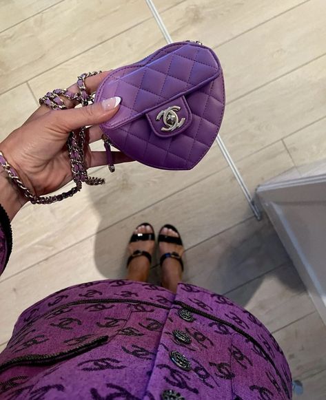 Heart Clutch, 달력 디자인, Heart Shaped Bag, Chanel Lover, Statement Handbag, Mode Chanel, Purple Bag, Stylish Purse, Luxury Purses