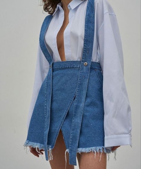 Beach Summer Wedding, Vestiti In Jeans, Ropa Upcycling, Wedding Outfit Guest, Summer Wedding Outfit, Denim Inspiration, Diy Clothes Design, Denim Ideas, Upcycle Jeans