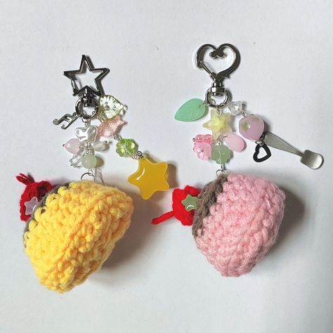 | crocheted pudding🍮🍒˖° Ig: @starjamjoo Crochet Pudding, Crochet With Beads, Crochet Beads, Graph Crochet, Crochet Shell Stitch, Handmade Keychain, Shell Stitch, Kawaii Crochet, Crochet Food