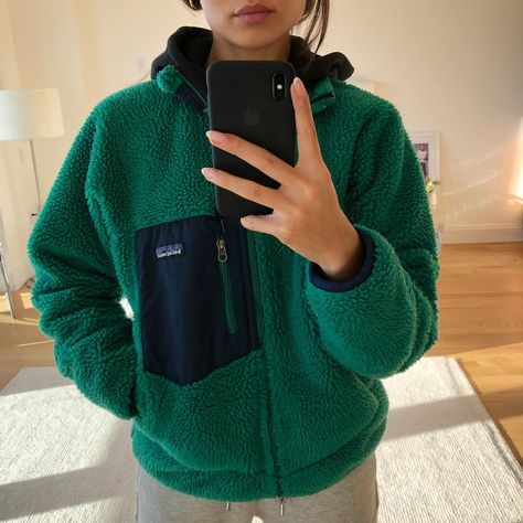 Emily Oberg on Instagram: “Vintage P” Emily Oberg, Patagonia Outfit, Granola Girl, Cold Weather Outfits, Winter Fits, Mode Inspiration, Fit Check, Fall Winter Outfits, Sweater Weather