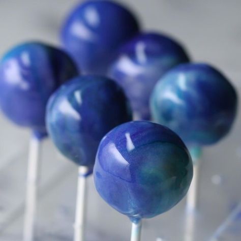 Galaxy 'Box' Cake Pop Cake Pop Receita, Oreo Cake Pops, Kue Macaroon, Purple Food Coloring, Galaxy Cake, Cake Pop Recipe, Tasty Videos, Cake Decorating Videos, Oreo Cake