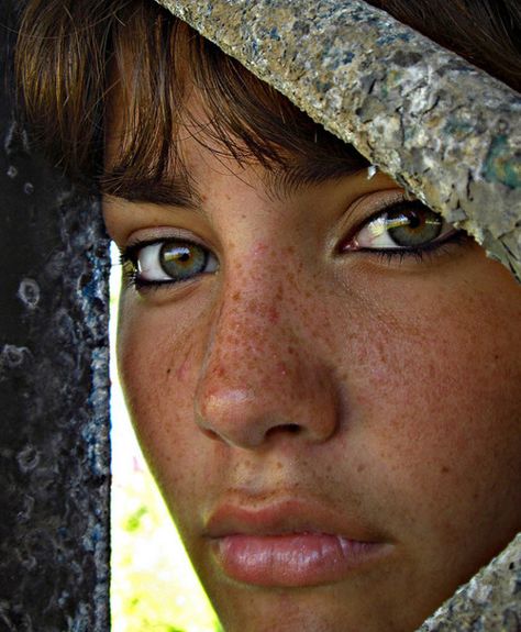 Freckled woman eyes of the world  (people, portrait, beautiful, photo, picture, amazing, photography) Amazing Eyes, Beautiful Freckles, Freckle Face, Human Face, People Of The World, Interesting Faces, 인물 사진, Cool Eyes, People Around The World