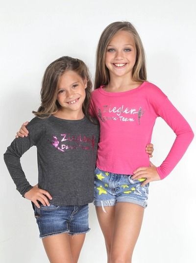 Maddie & Mackenzie! Maddie And Mackenzie Ziegler, Maddie Ziegler Dance Moms, Maddie Mackenzie, Purple Pixie, Maddie And Mackenzie, Mom Car, Mackenzie Ziegler, Mom Photos, Girls Together