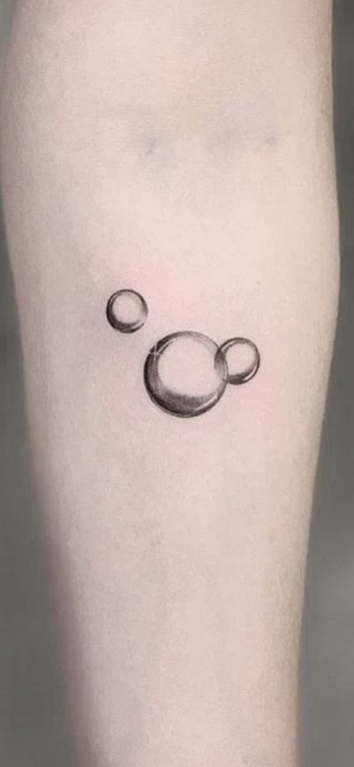 Bubble Tattoo Ideas Black, Bubble Tattoo Ideas, Nicole Tattoo, Bubble Tattoo, Hai Tattoo, Underwater Tattoo, Gear Tattoo, Card Tattoo Designs, Birth Flower Tattoos