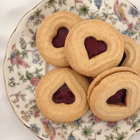 Ikea Cookies, Cottage Core Baking, Nina Sayers, Slavic Doll, Year Of Rest And Relaxation, Gilmore Girls Fall, Snejana Onopka, Swan Vintage, Blue Banisters