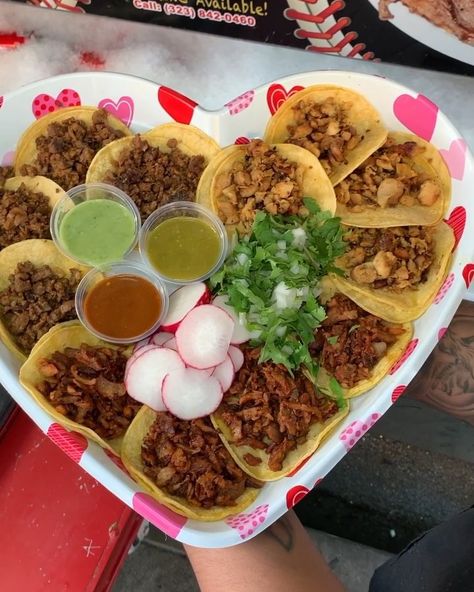 Taco Lifestyle on Instagram: “Okay, hold up Boo‼️This HEART SHAPED TACO TRAY @jasonstacos 🌮❤️ is something I need for VALENTINES DAY DINNER‼️ It comes with you choice of…” Taco Tray, Tacos Mexicanos, Taco Dinner, Mexican Snacks, Mexico Food, Valentines Day Dinner, Valentines Day Food, Mexican Food Recipes Easy, Food Therapy