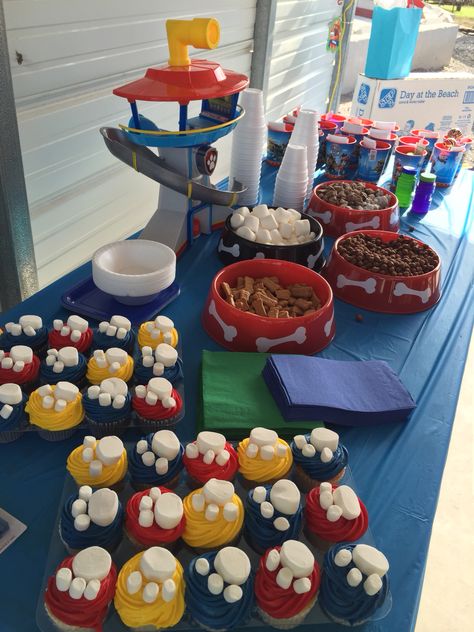 Paw Patrol Sleepover Ideas, Paw Patrol Party Desserts, Paw Patrol Ice Cream Party, Paw Patrol Food Table, Paw Patrol Outdoor Party Ideas, Paw Patrol Snacks, Paw Patrol Candy Table, Paw Patrol Muffins, Paw Patrol Party Food Ideas